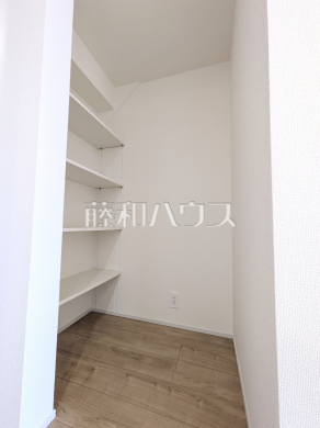 1号棟　パントリー　【府中市是政１丁目】