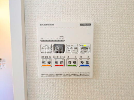 24時間換気システム 　24時間換気システムにより、花粉・PM2.5などの微小粒子物質の侵入を防ぎ、快適な室内を保ちます。 
