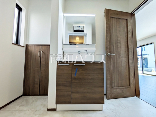 3号棟　洗面室　【府中市日新町５丁目】