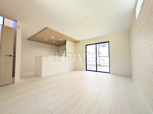 リビング　【調布市深大寺東町６丁目】