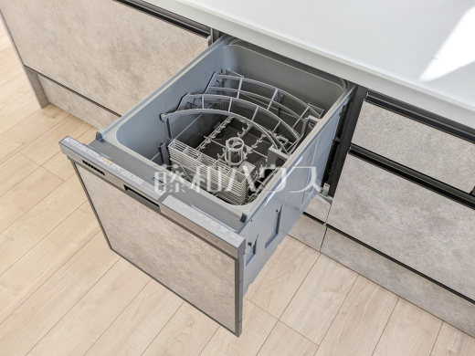 まとめ洗いができ、乾燥まで行ってくれる食器洗い乾燥機で食事の後片付けが楽になります。　【練馬区向山４丁目】