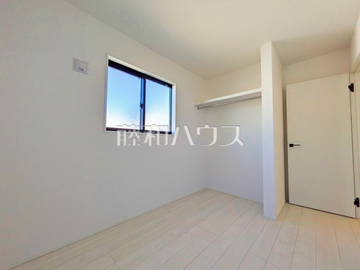 ≪1号棟　居室≫各部屋に収納も完備されるため、部屋もしっかり片付きそうですね♪【府中市是政２丁目】