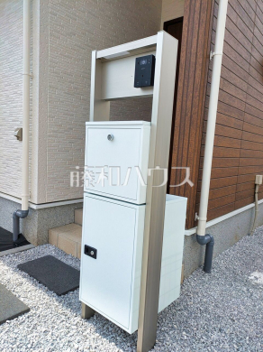 宅配ボックス　 荷物の受け取り時間を気にせず外出できる宅配ボックス付き！