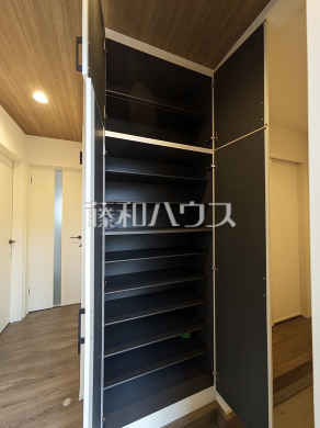 2号棟　玄関収納　【東村山市恩多町１丁目】