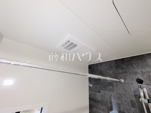 2号棟　浴室換気乾燥機　【国立市泉３丁目】　汚れものが多くても、いつでも洗濯物を干せるのが嬉しい浴室換気乾燥機！
