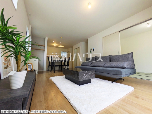 リビング　【糟屋郡志免町別府東１丁目】