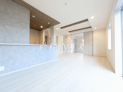 リビング　【東村山市廻田町４丁目】