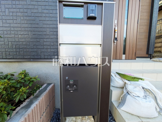 宅配ボックス　【東村山市廻田町４丁目】　ネット通販での荷物の受取り時に役立つ宅配ボックス！外出中でも帰宅時間を気にせず受け取れるのは便利ですね
