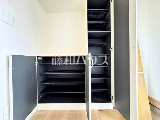 2号棟　収納　【府中市多磨町２丁目】