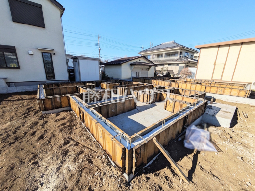 ≪2号棟　外観≫見学はしたいけど、なかなか時間が取れない・・・そんな方に出勤前や仕事終わりにマイホームを見学できるサポートをいたします。【府中市多磨町２丁目】