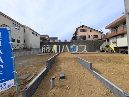 現地写真　【日野市大坂上３丁目】充実した新たな生活を、「あったらいいな」がある、この地から始めてみませんか？鮮やかな青空と暮らすこの土地で・・・。