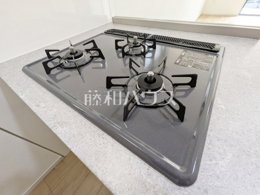 1号棟　キッチンコンロ　【調布市深大寺東町４丁目】