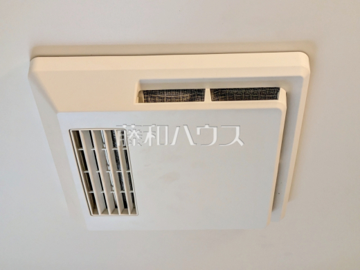 1号棟　冷暖房・空調設備　【練馬区大泉町３丁目】　雨の日の強い味方！浴室換気乾燥機付きユニットバスで洗濯物が乾かせます。