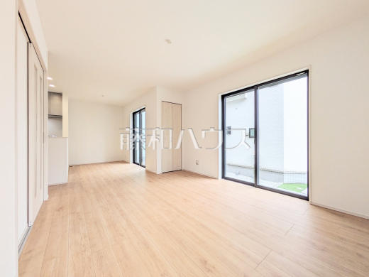 A号棟　リビング　【立川市栄町２丁目】