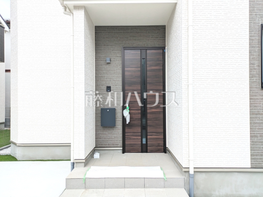 B号棟　玄関　【立川市栄町２丁目】