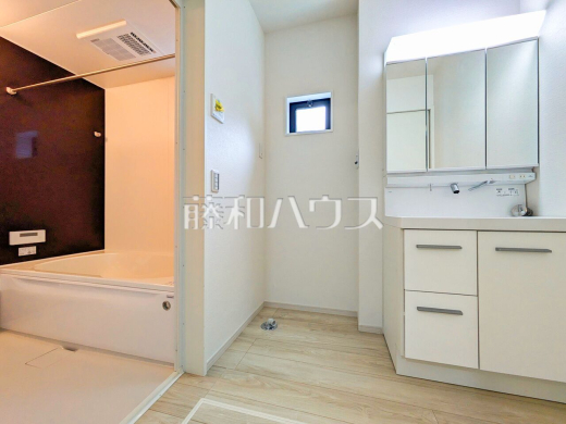 洗面室　洗濯機を置くスペース【東久留米市氷川台２丁目】