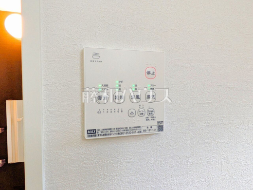 24時間換気システム 　24時間換気システムにより、花粉・PM2.5などの微小粒子物質の侵入を防ぎ、快適な室内を保ちます。 
