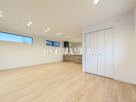 リビング　【練馬区東大泉６丁目】