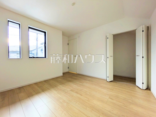 居室にはクローゼットを完備し、家具を置くスペースが確保しやすい設計がされております。　【練馬区東大泉６丁目】