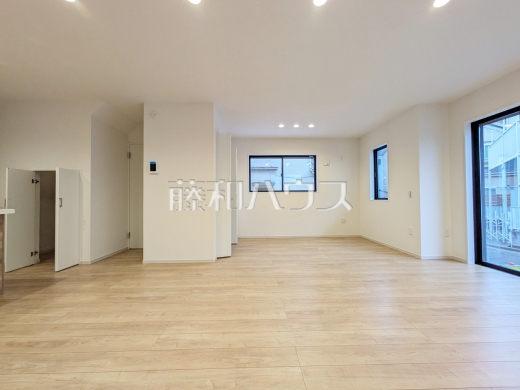 リビング　【練馬区東大泉６丁目】