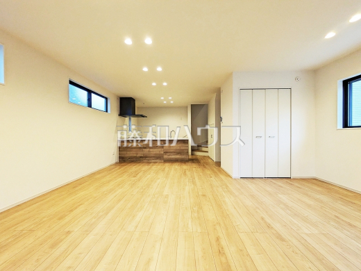 リビング　【練馬区東大泉６丁目】