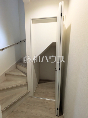 2号棟　階段下収納　【朝霞市幸町１丁目】