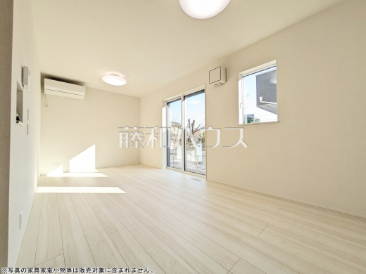 1号棟　リビング　【八王子市川口町】 堂々完成、いつでもご内覧いただけます！ぜひ実物をご覧いただきたく思います。喜んでご案内いたしますのでお気軽にお問合せ下さい。 