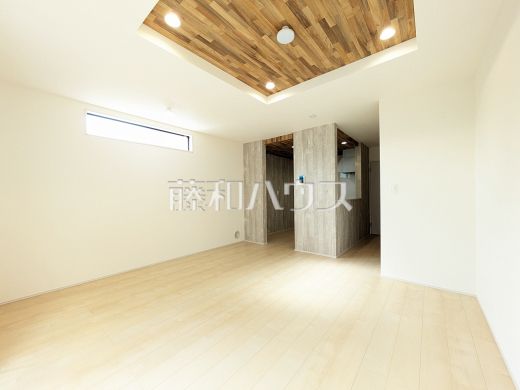 リビング　【小平市学園東町１丁目】