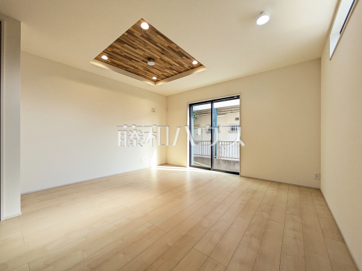 リビング　【小平市学園東町１丁目】