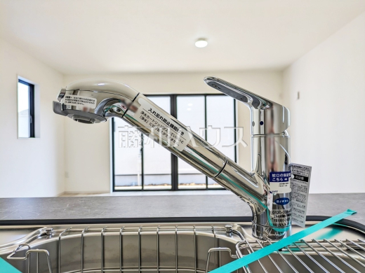 2号棟　浄水器一体型水栓　【国分寺市高木町１丁目】　 いつでもおいしいお水が飲める浄水器一体型水栓も完備 