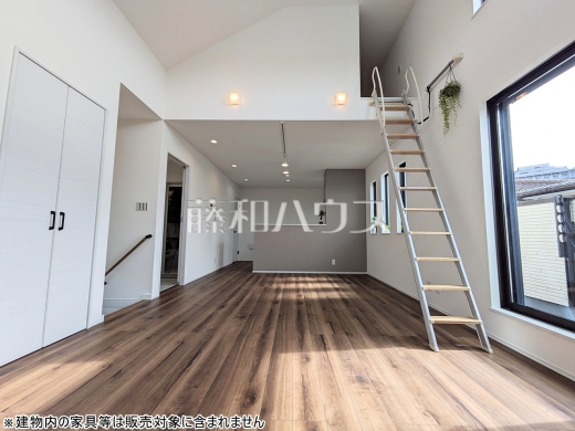 リビング　【府中市北山町４丁目】