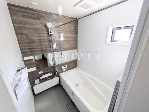 ≪1号棟　浴室≫ゆったり寛げる1坪タイプのユニットバス。疲れたからだを癒してあげてください。【府中市分梅町５丁目】