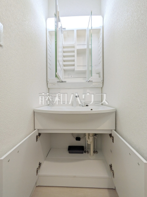 三面鏡付き洗面化粧台　三面鏡付き洗面化粧台