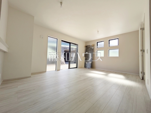 １号棟　リビング　【府中市小柳町２丁目】