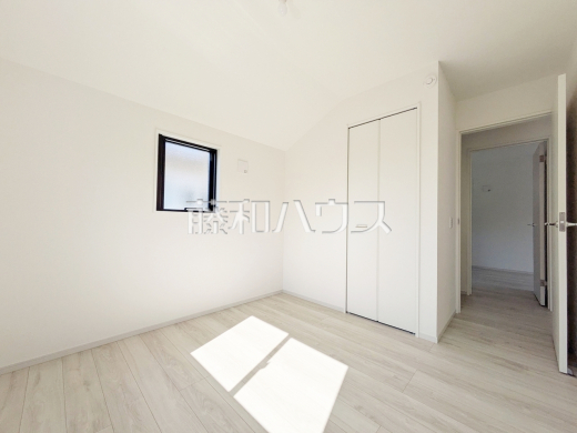 ≪1号棟　居室≫各居室に収納スペース完備！【府中市小柳町２丁目】