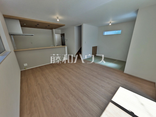 リビング　【春日井市柏原町５丁目】