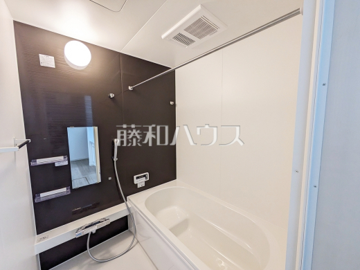 1号棟　浴室　【日野市大字日野】
雨天時の洗濯物や浴室内のカビ防止としても活躍する浴室換気乾燥機　