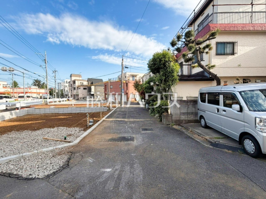 接道状況および現場風景　【西東京市泉町２丁目】 見学はしたいけど、なかなか時間が取れない・・・そんな方に出勤前や仕事終わりにマイホームを見学できるサポートをいたします。 