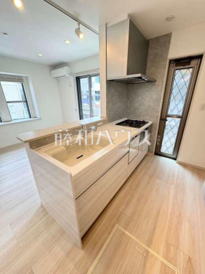 売主様施工例（キッチン）
お取引する建物とは扉や窓の開口部の位置等、デザインが異なります。