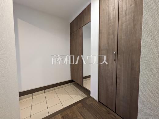 玄関ホール　【多摩市豊ヶ丘１丁目】