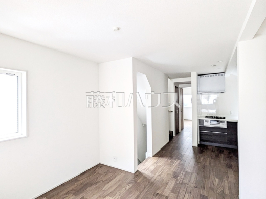 リビング　【多摩市豊ヶ丘１丁目】