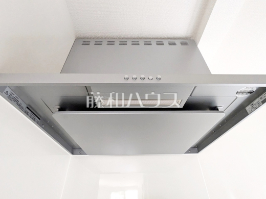 レンジフード　【多摩市豊ヶ丘１丁目】　お手入れのしやすいレンジフードは見た目もスッキリしていて、料理時の油煙やニオイを効率的に外に出せます。