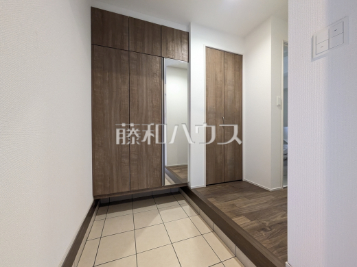 玄関ホール　【多摩市豊ヶ丘１丁目】