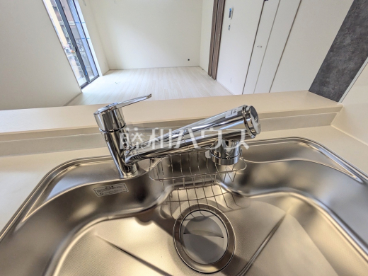 1号棟　浄水器一体型水栓　【東村山市久米川町２丁目】　いつでもおいしいお水が飲める浄水器一体型水栓も完備