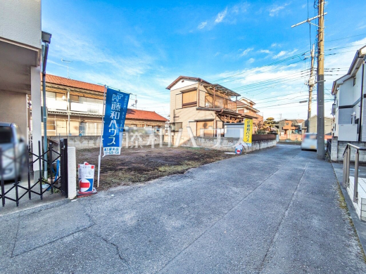  利便性と、思わず深呼吸したくなる大きな空、色彩豊かな木々。この街が育んだ豊かな情景を楽しみ過ごす時が心地よいものとなるでしょう。 【東久留米市中央町６丁目】