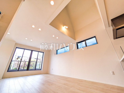 リビング　【西東京市ひばりが丘北４丁目】