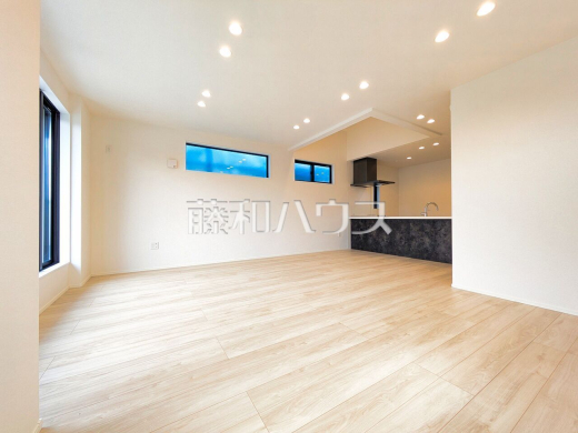 リビング　【西東京市ひばりが丘北４丁目】