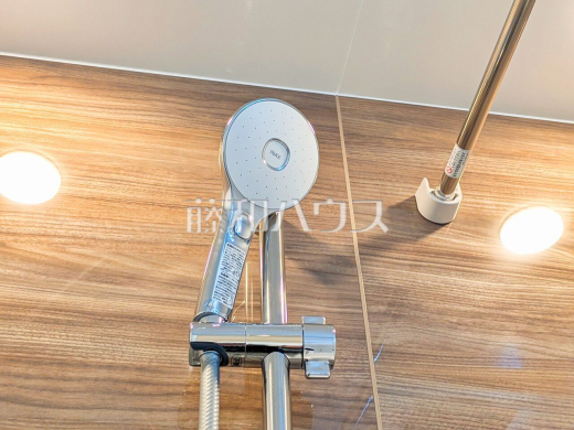 スイッチ付シャワーヘッド　【西東京市ひばりが丘北４丁目】　浴室のシャワーは手元で止水ができるスイッチ付シャワーヘッドにより、さらに節水効果がアップします。