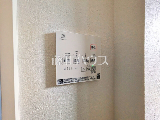 24時間換気システム 　24時間換気システムにより、花粉・PM2.5などの微小粒子物質の侵入を防ぎ、快適な室内を保ちます