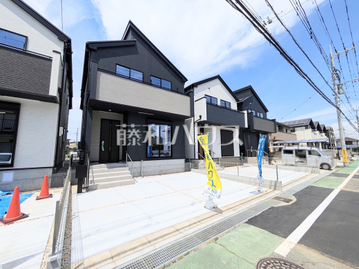 現場風景　【日野市落川】
ご家族ぞれぞれの思い出と、どこまでも広がる空を独り占め！晴れ渡った青空の袂に、暖かな光に包まれ四季折々の風を感じる、幸せの空間がここに。　